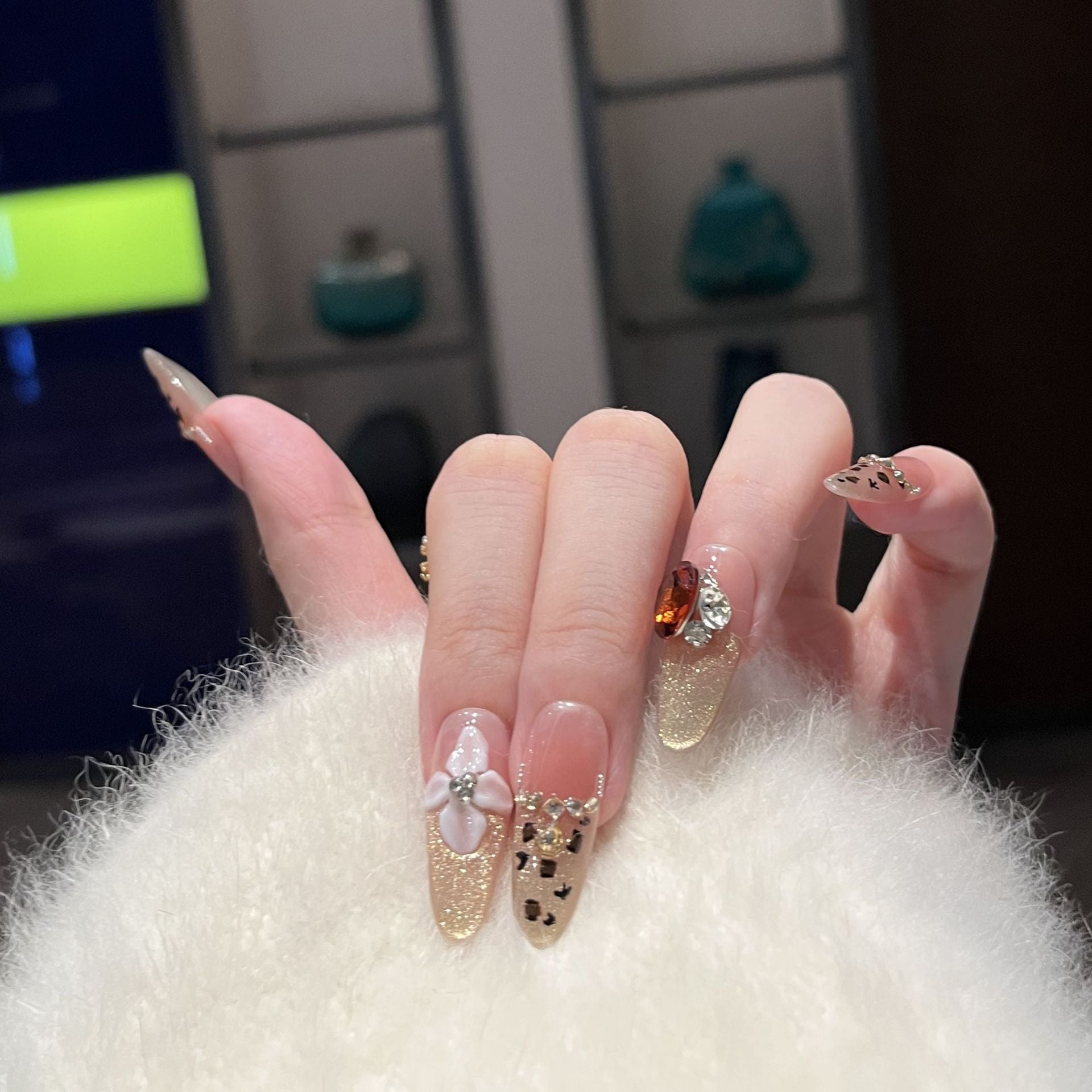 Dairison [Golden Autumn Leaves] High-End Luxurious Leopard Print Cat Eye French Nail Art Carved K9 Diamond Wearable Nail Tips