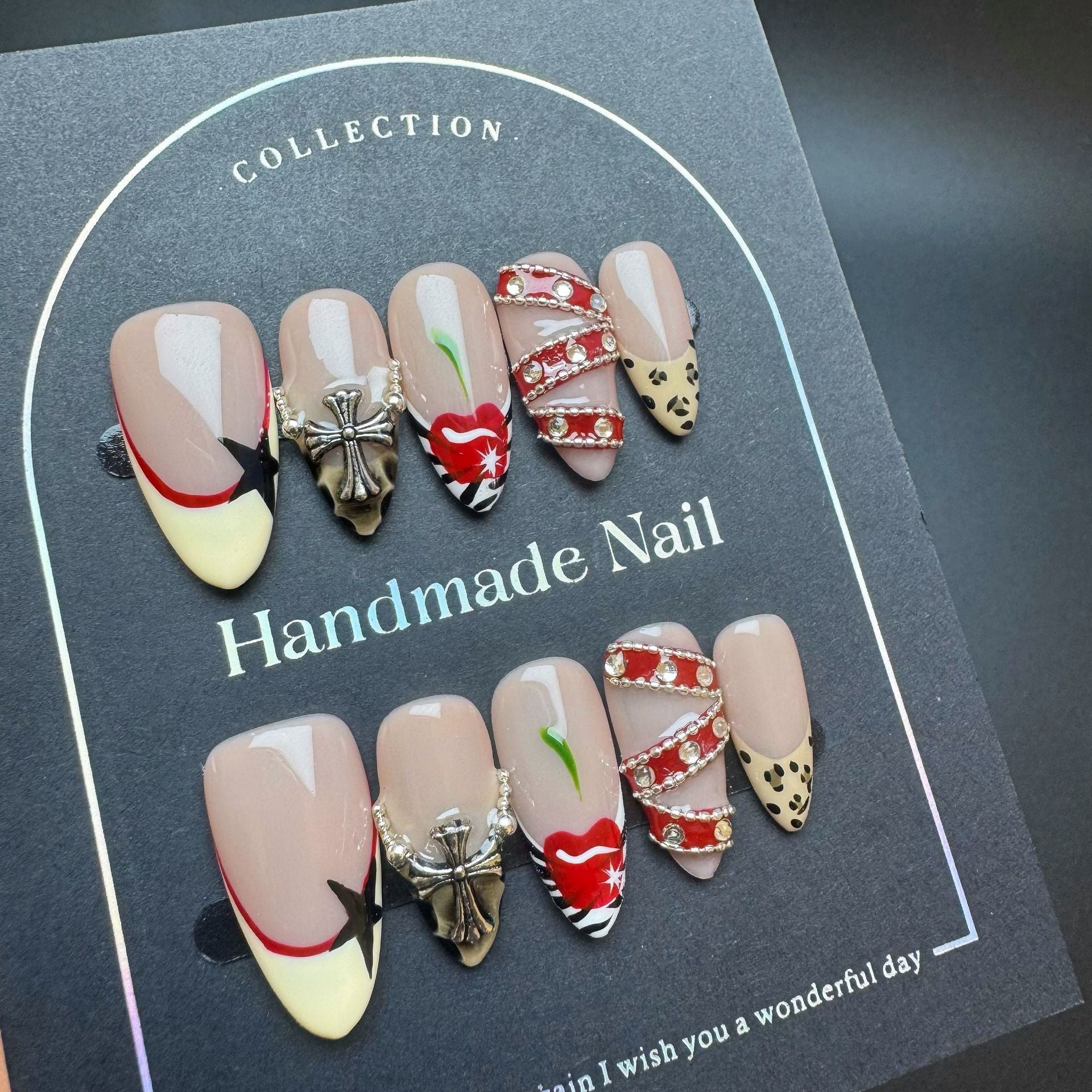 Christmas-Style Short Press-on Nails (Hand-Painted)